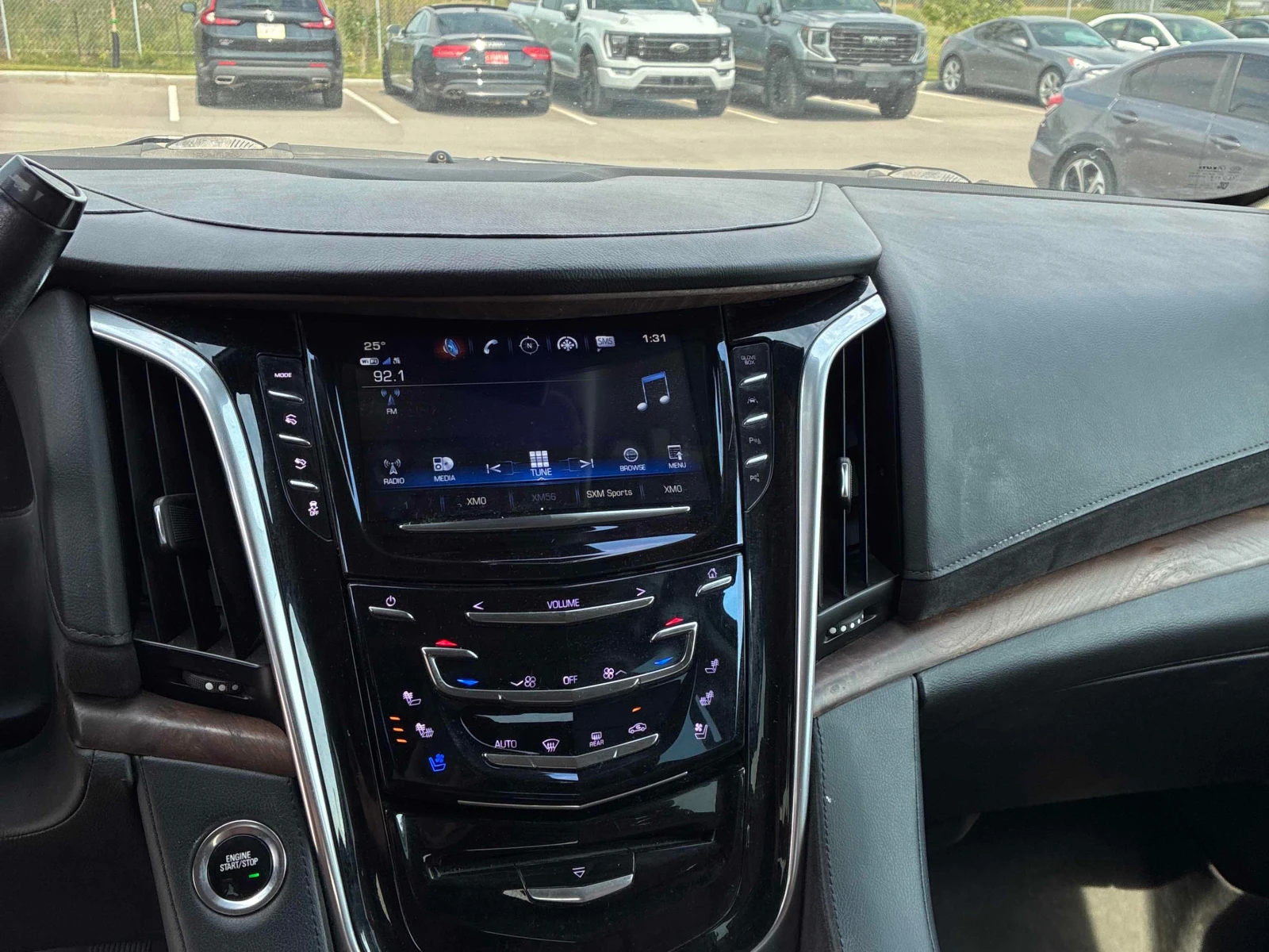 Cadillac Escalade * Luxury * АВТОКРЕДИТ БЕЗ ПЪРВОНАЧАЛНА ВНОСКА* , снимка 9 - Автомобили и джипове - 55847894