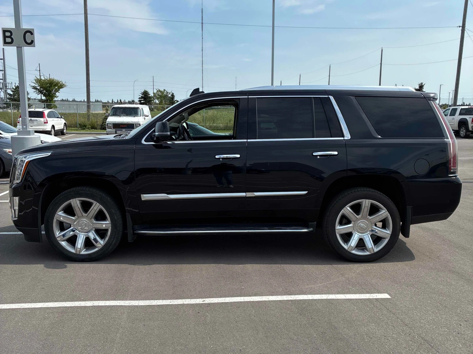 Cadillac Escalade * Luxury * АВТОКРЕДИТ БЕЗ ПЪРВОНАЧАЛНА ВНОСКА* , снимка 2 - Автомобили и джипове - 55847894
