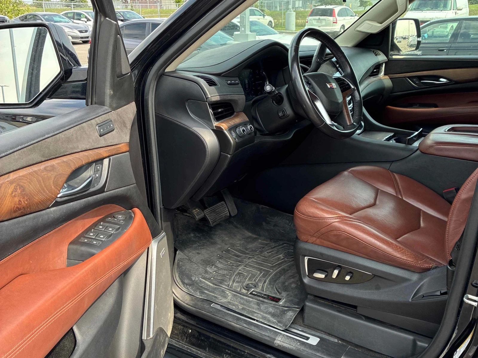 Cadillac Escalade * Luxury * АВТОКРЕДИТ БЕЗ ПЪРВОНАЧАЛНА ВНОСКА* , снимка 10 - Автомобили и джипове - 55847894