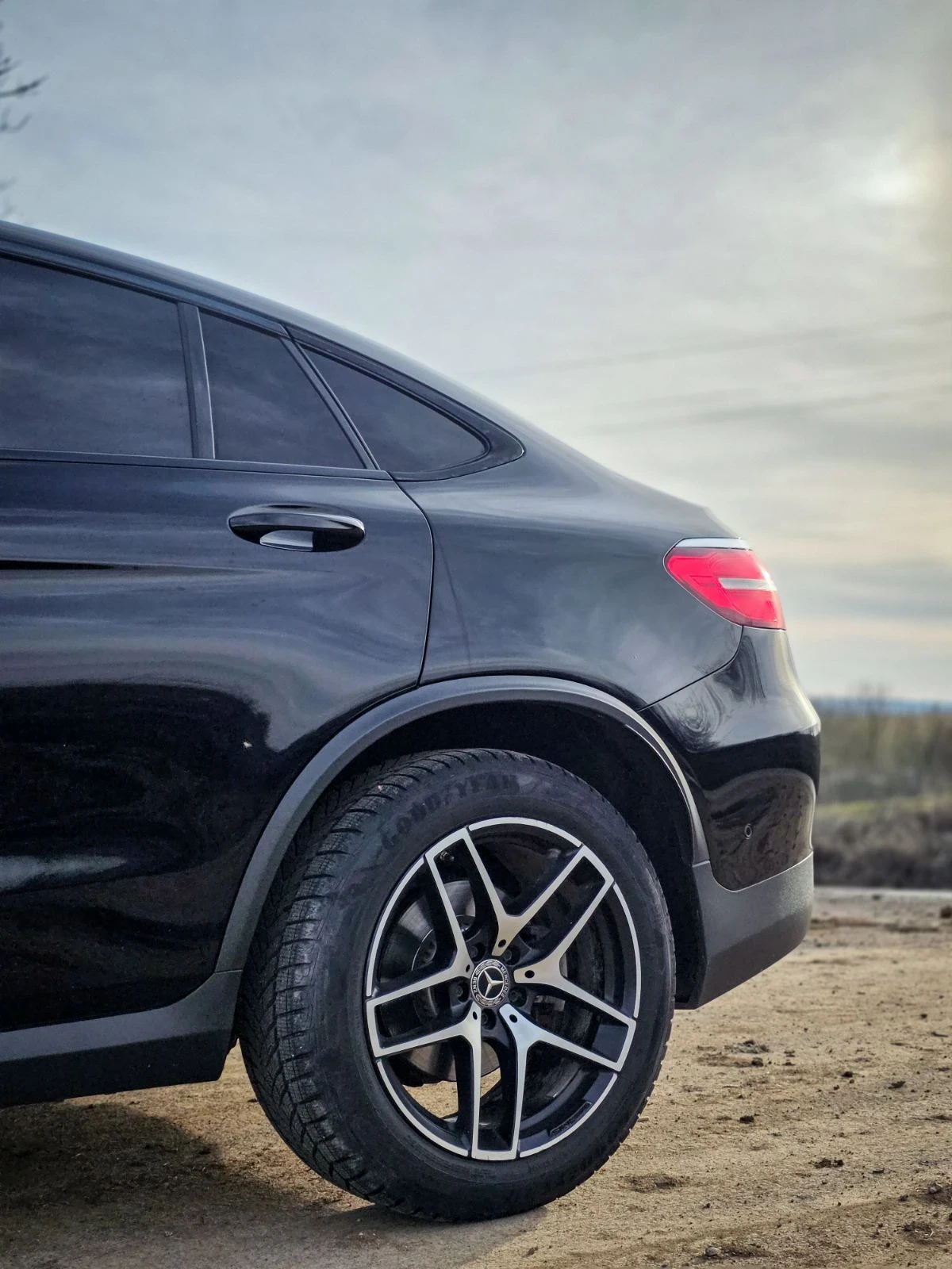 Mercedes-Benz GLC 250 Coupe, сменена ангренажна верига. Топ състояние!, снимка 6 - Автомобили и джипове - 55885534