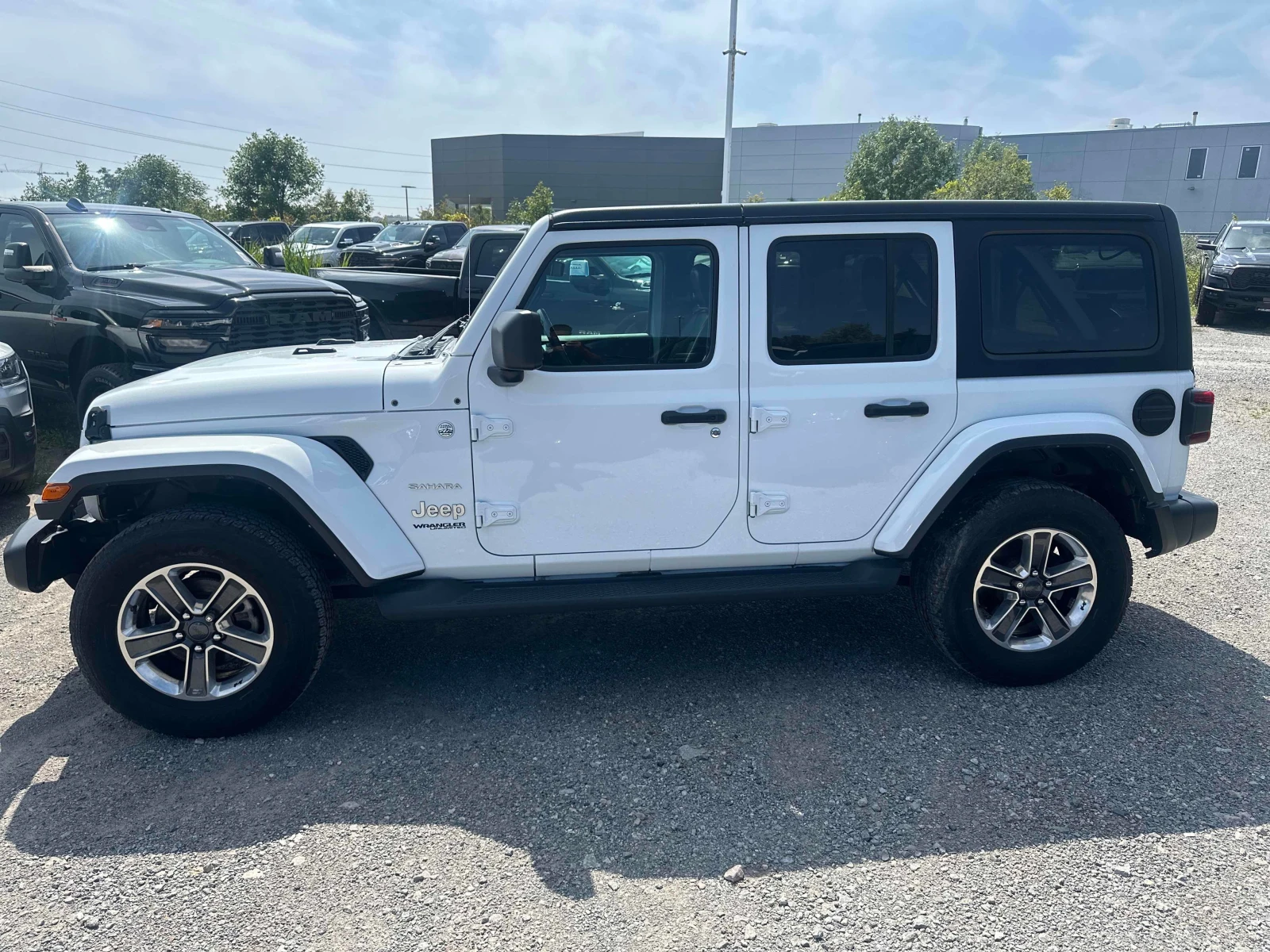 Jeep Wrangler * Unlimited Sahara * CARFAX * АВТОКРЕДИТ * , снимка 2 - Автомобили и джипове - 55885678