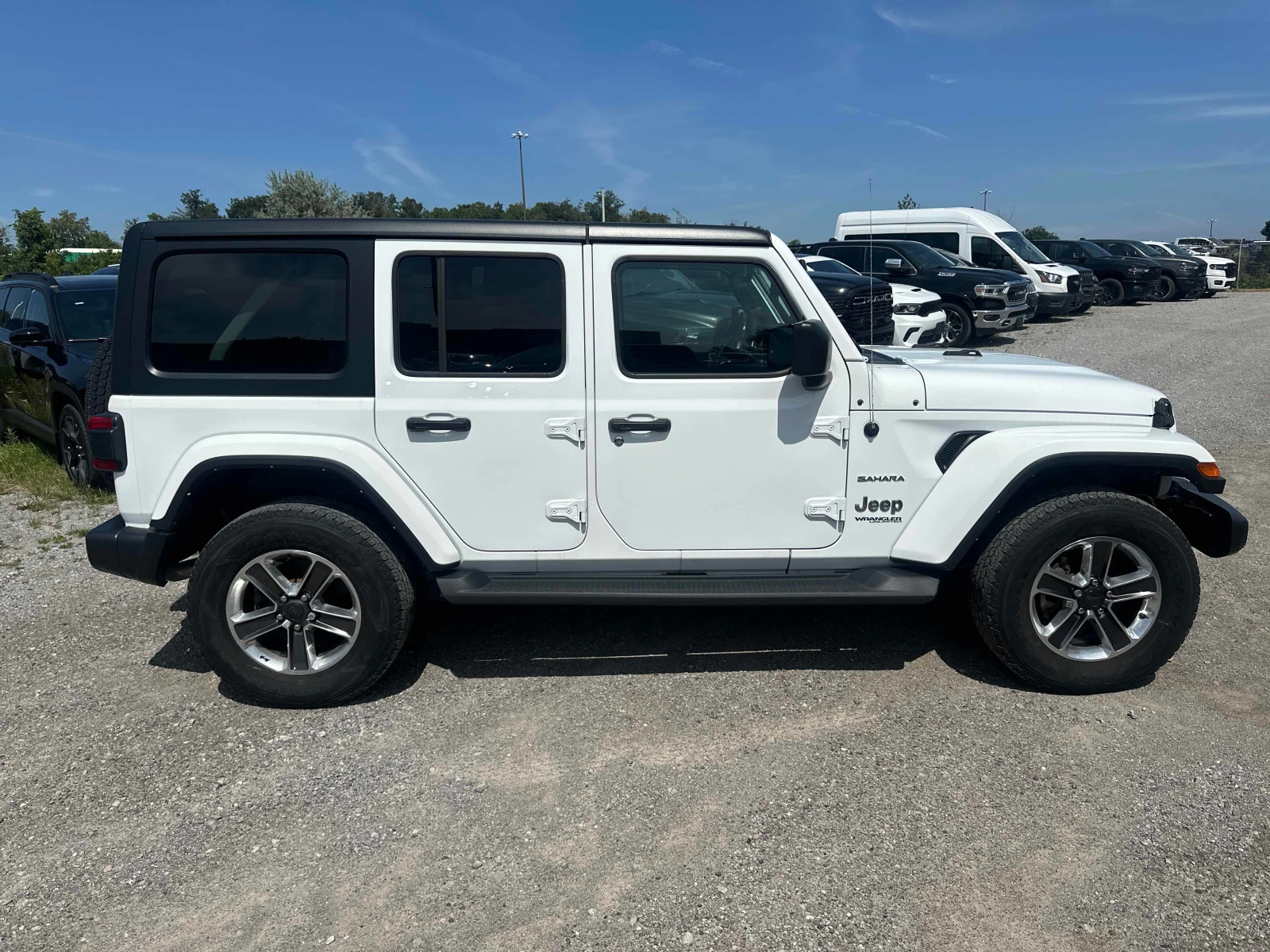 Jeep Wrangler * Unlimited Sahara * CARFAX * АВТОКРЕДИТ * , снимка 3 - Автомобили и джипове - 55885678