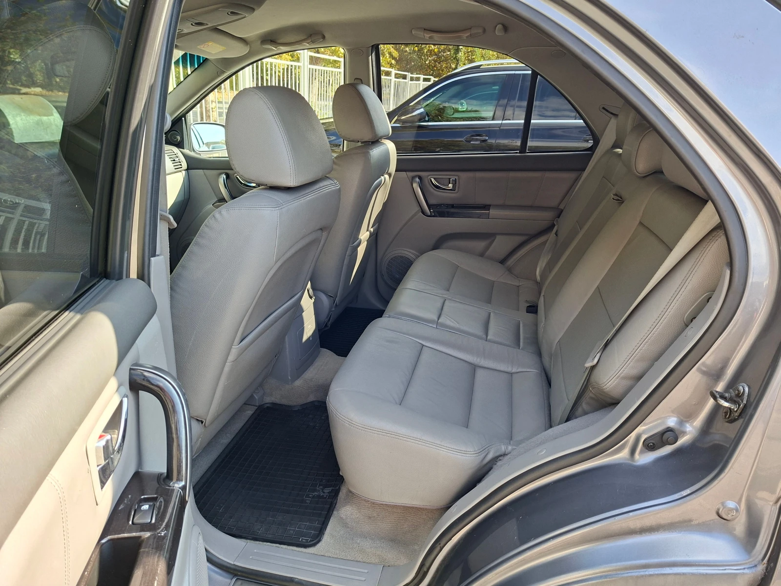 Kia Sorento 2.5/170kc./AVTOMAT, снимка 11 - Автомобили и джипове - 56657468