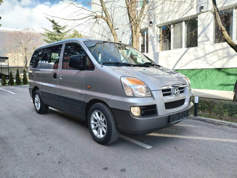 Hyundai H1 2.5 CRDI * Starex * 8+ 1места* * Клима* BEST, снимка 2 - Бусове и автобуси - 53101343