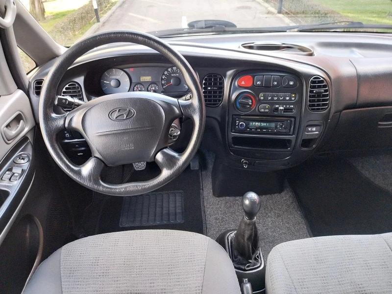 Hyundai H1 2.5 CRDI * Starex * 8+ 1места* * Клима* BEST, снимка 8 - Бусове и автобуси - 53101343