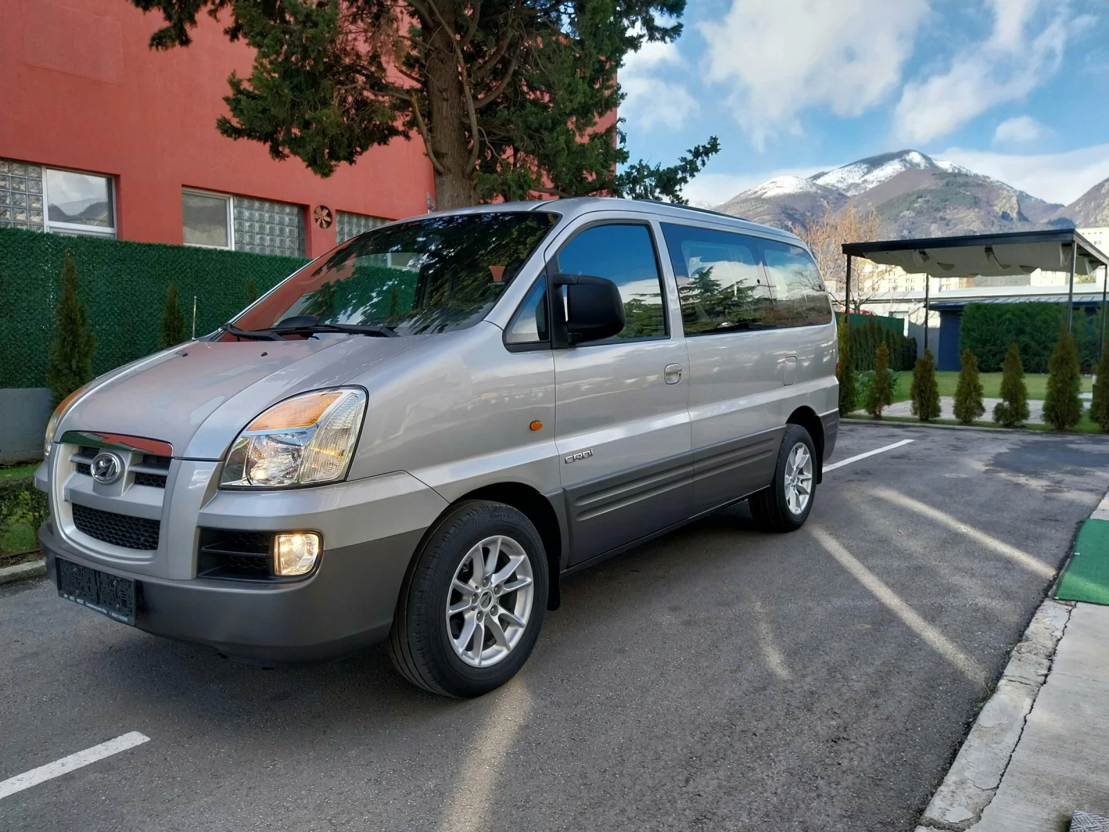 Hyundai H1 2.5 CRDI * STAREX* 8+ 1места* Клима* ОТЛИЧЕН* , снимка 1