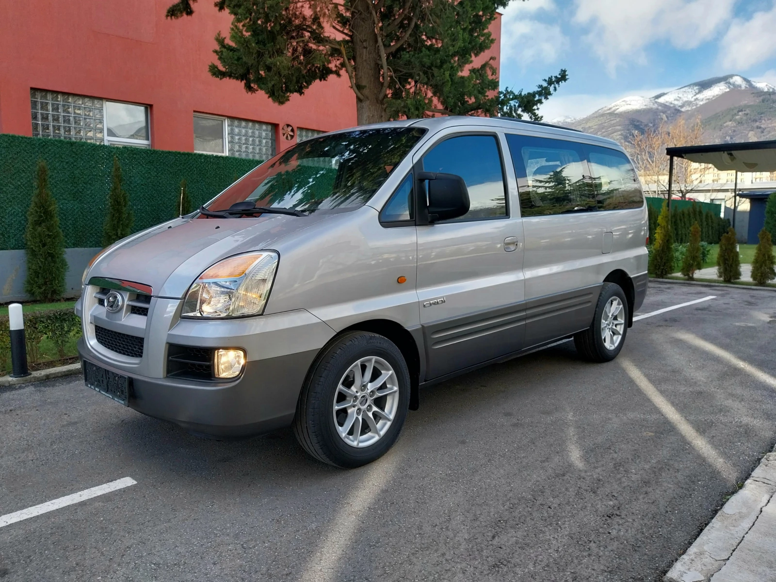Hyundai H1 2.5 CRDI * Starex * 8+ 1места* * Клима* BEST, снимка 1