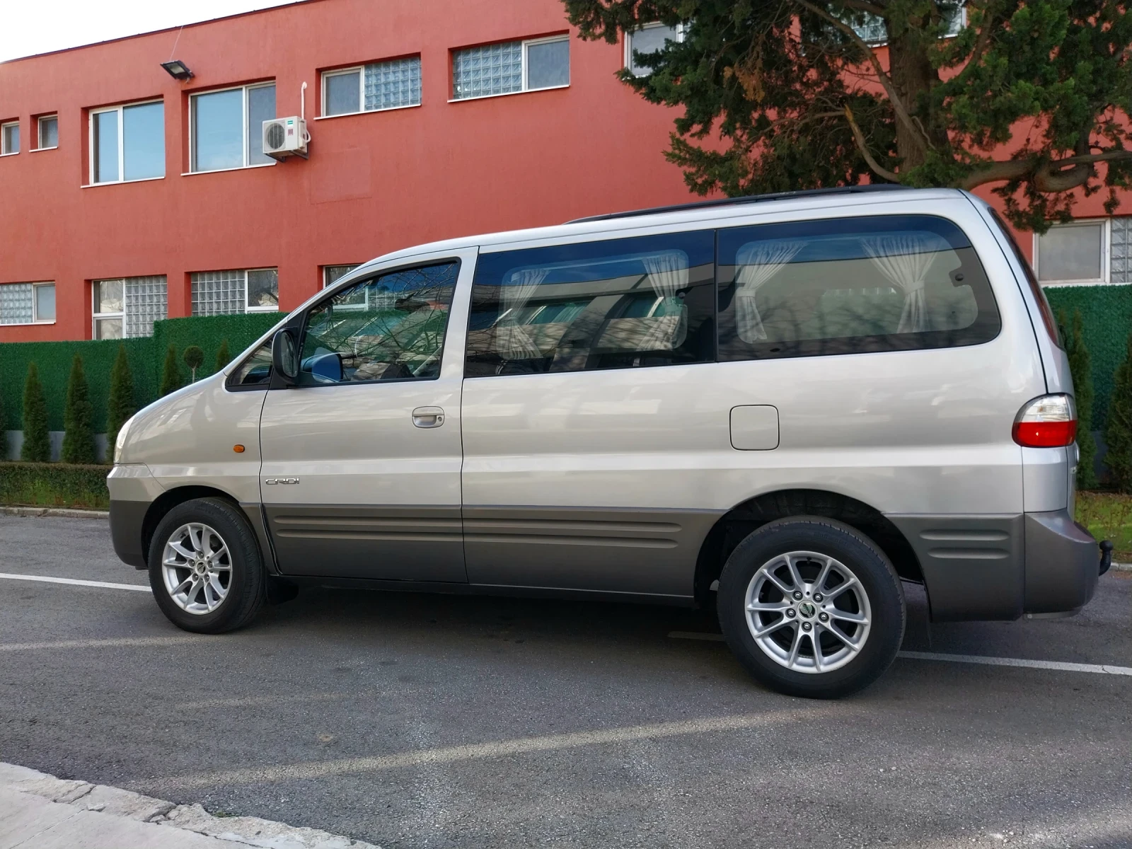 Hyundai H1 2.5 CRDI * STAREX* 8+ 1 места* Клима* ОТЛИЧЕН* , снимка 17 - Бусове и автобуси - 53852882
