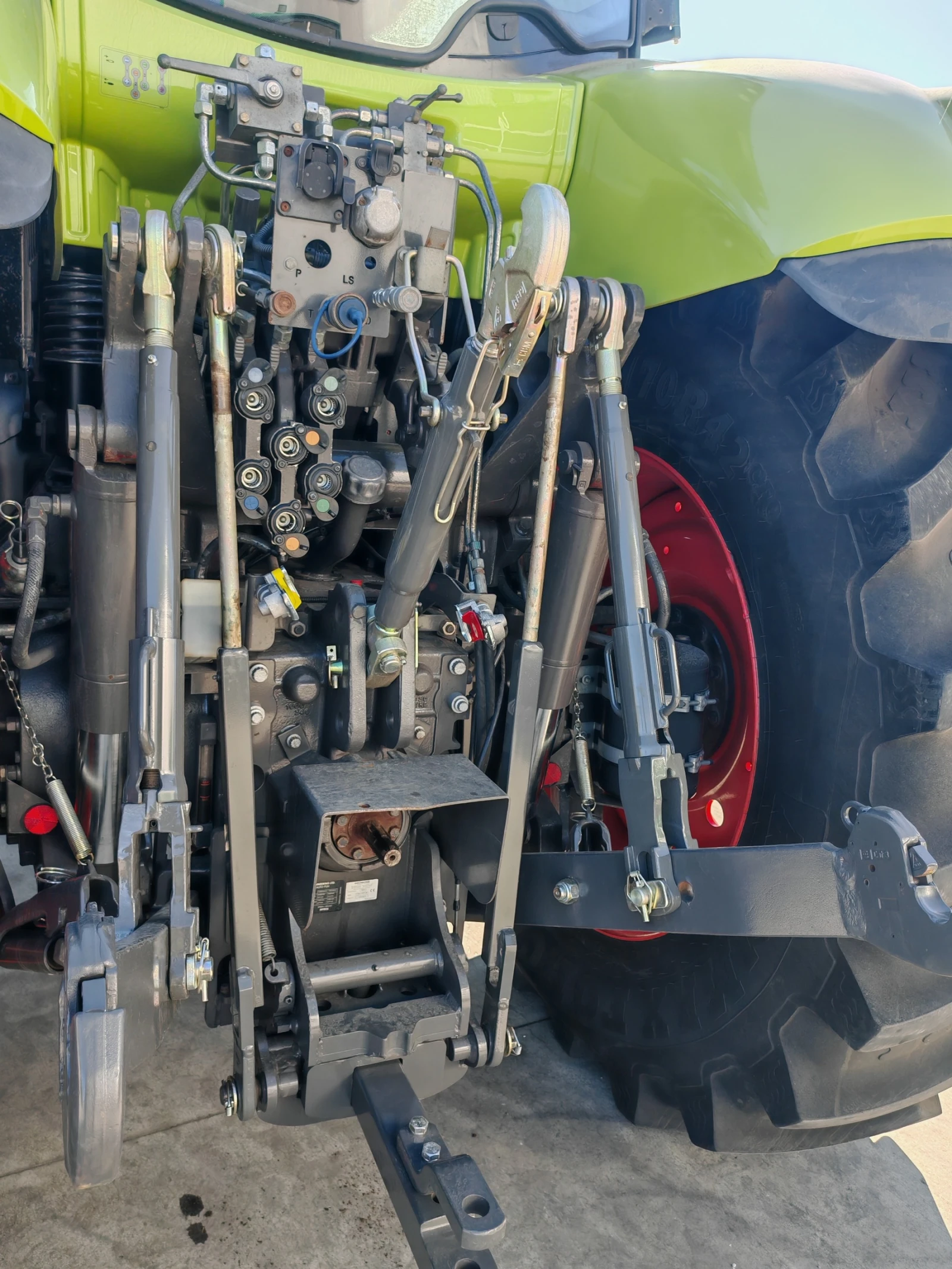 Трактор Claas Axion 850  лизинг с първоначална вноска 20 % - изображение 7