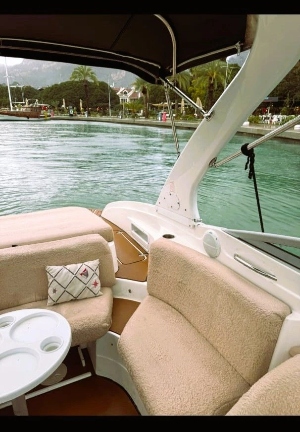 Моторна яхта Rinker 246 Captiva CC , снимка 7 - Воден транспорт - 53230153