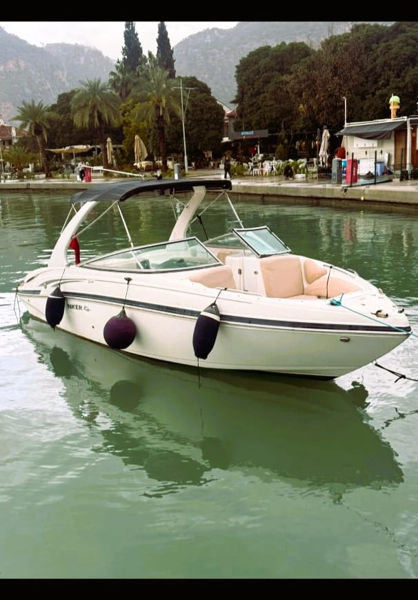 Моторна яхта Rinker 246 Captiva CC , снимка 11 - Воден транспорт - 53230153