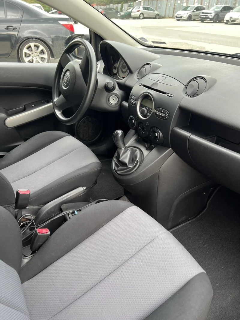 Mazda 2 1.3 (верига), снимка 8 - Автомобили и джипове - 47248859