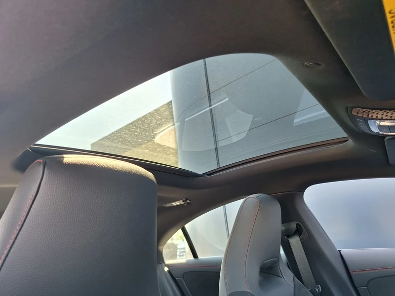 Mercedes-Benz CLA 200 AMG Line Mild Hybrid, снимка 4 - Автомобили и джипове - 56068260