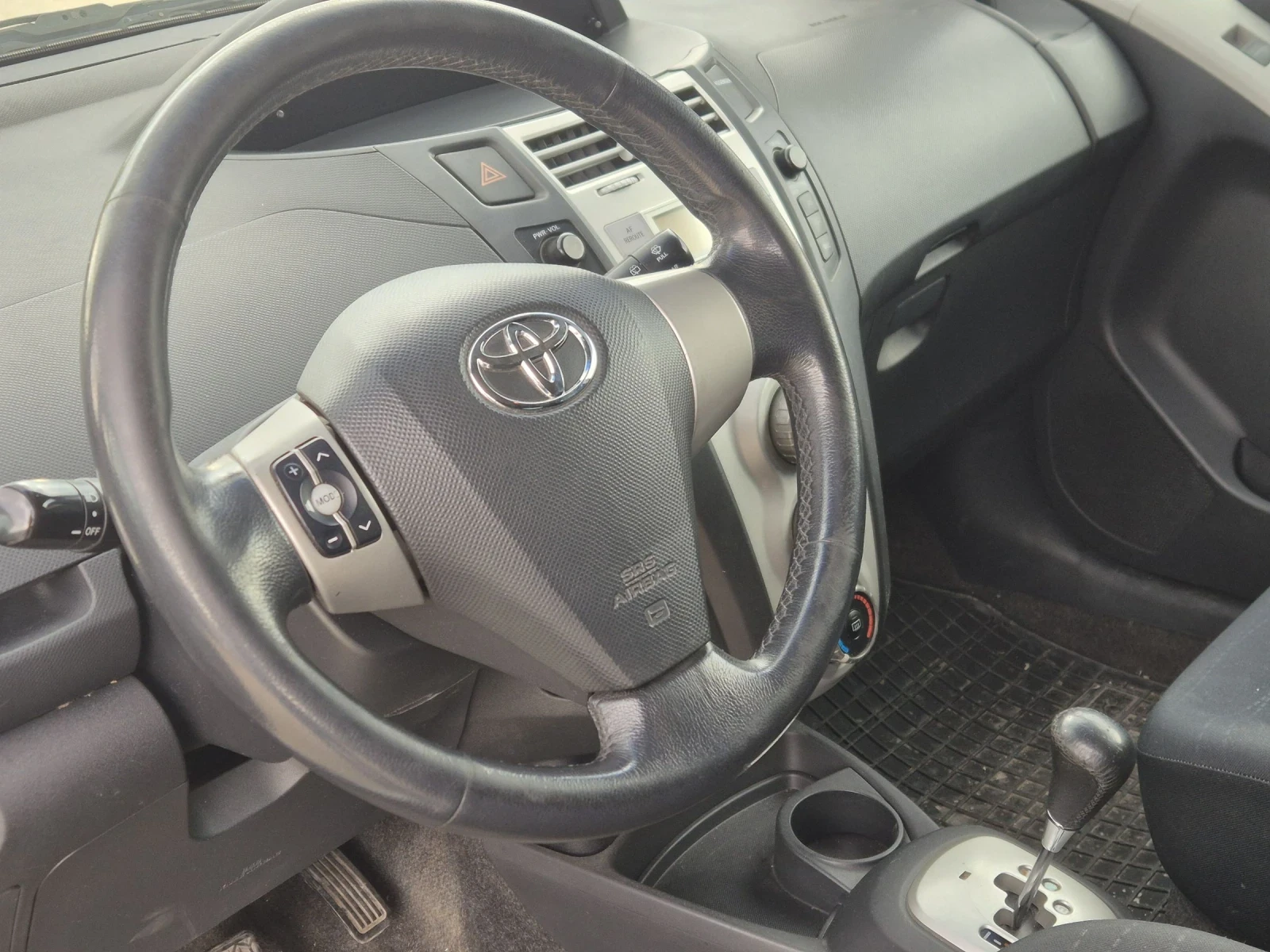 Toyota Yaris 1.4 D4D AUTOMAT  - изображение 4