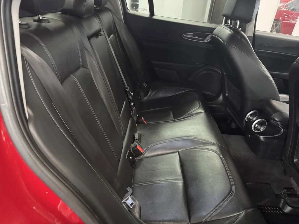 Alfa Romeo Giulia AWD * HeadUp * AвтоКредит* (ЦЕНА ДО БГ), снимка 14 - Автомобили и джипове - 53781533