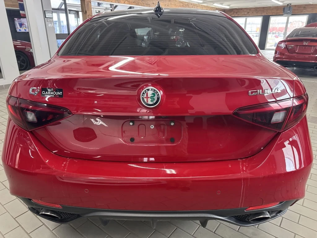 Alfa Romeo Giulia AWD * HeadUp * AвтоКредит* (ЦЕНА ДО БГ) - изображение 4