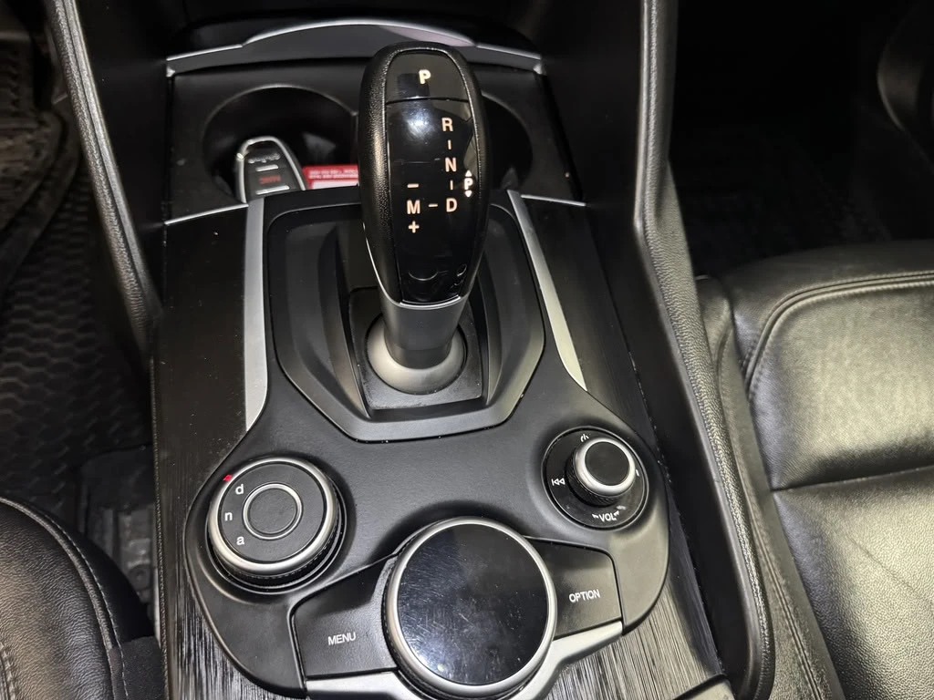 Alfa Romeo Giulia AWD * HeadUp * AвтоКредит* (ЦЕНА ДО БГ), снимка 12 - Автомобили и джипове - 53781533