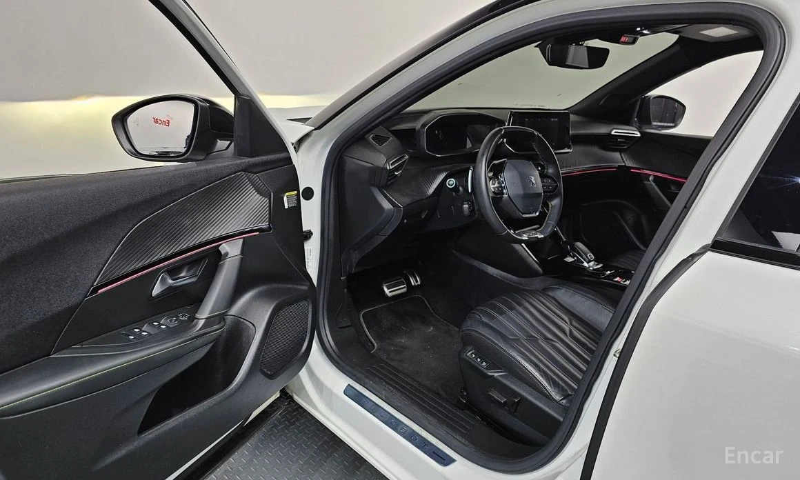 Peugeot 2008, снимка 10 - Автомобили и джипове - 53889694