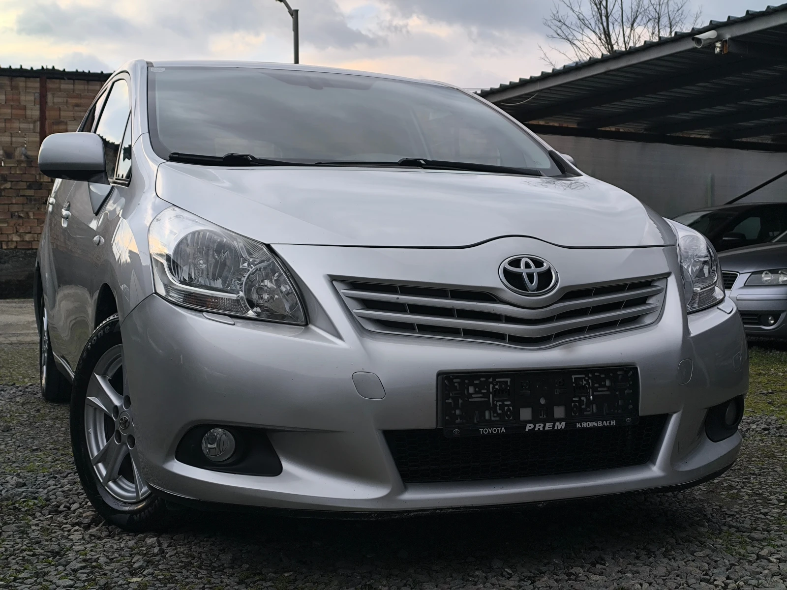 Toyota Verso -2.0D4D-126кс-6 скорости-КЛИМАТРОНИК-EURO 5-