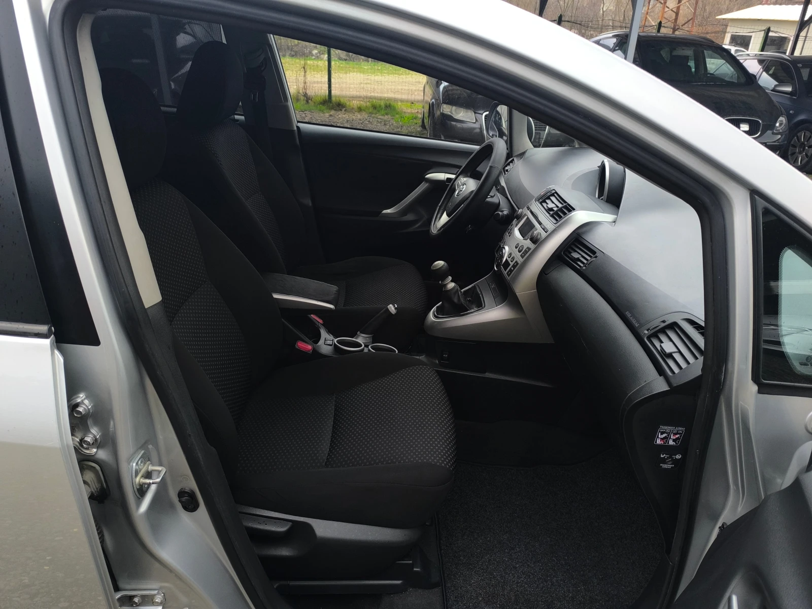 Toyota Verso -2.0D4D-126кс-6 скорости-КЛИМАТРОНИК-EURO 5-, снимка 15 - Автомобили и джипове - 53970955