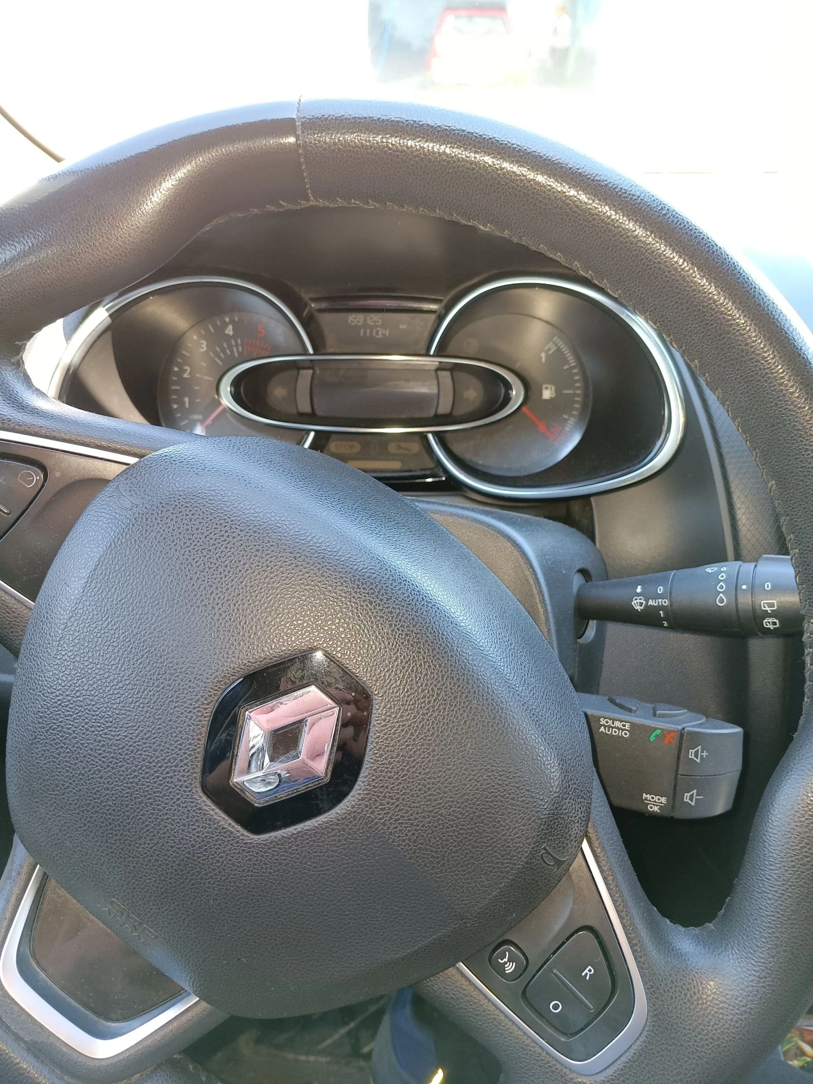 Renault Clio, снимка 8 - Автомобили и джипове - 54144631