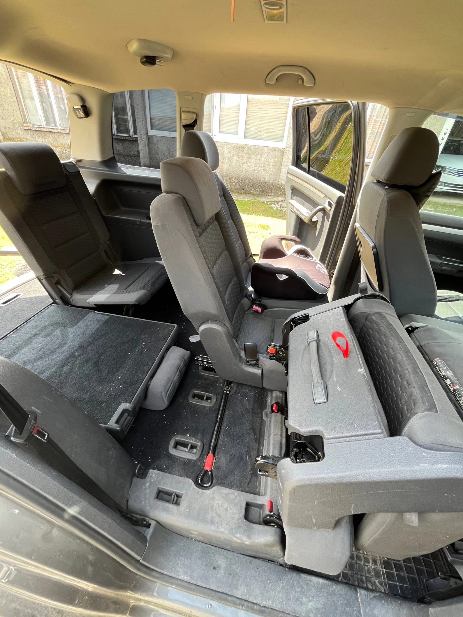 VW Touran 1.9 TDi 105HP  6 Speed, снимка 11 - Автомобили и джипове - 54379033