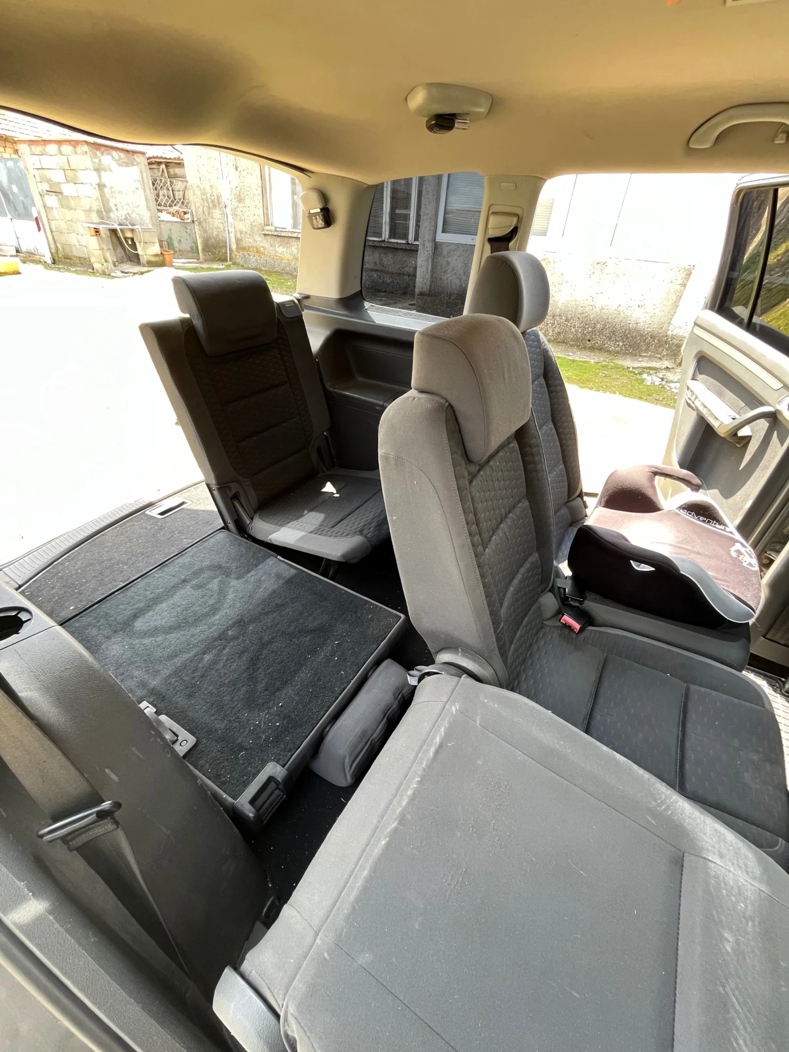 VW Touran 1.9 TDi 105HP  6 Speed, снимка 10 - Автомобили и джипове - 54379033