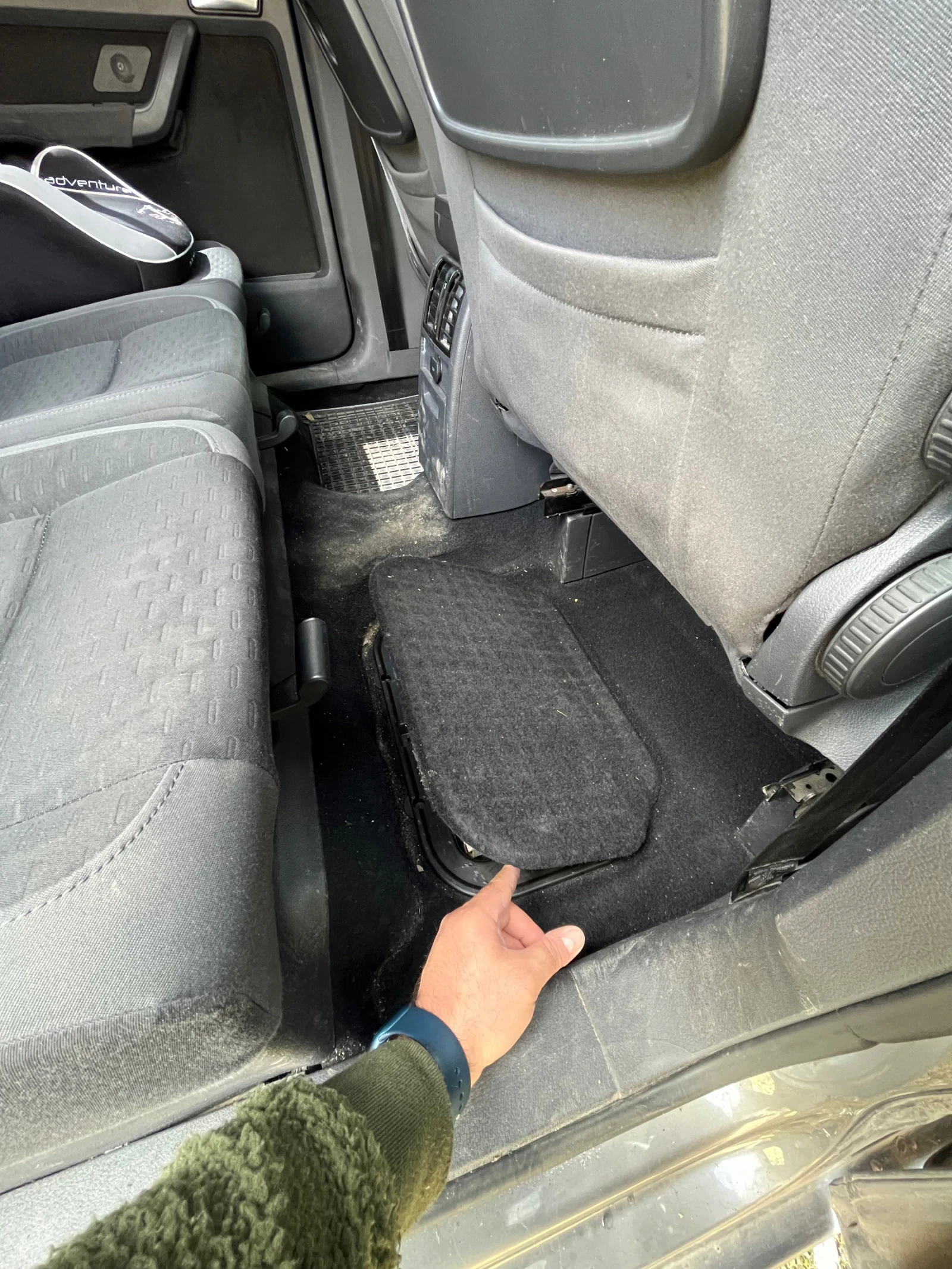 VW Touran 1.9 TDi 105HP  6 Speed, снимка 12 - Автомобили и джипове - 54379033