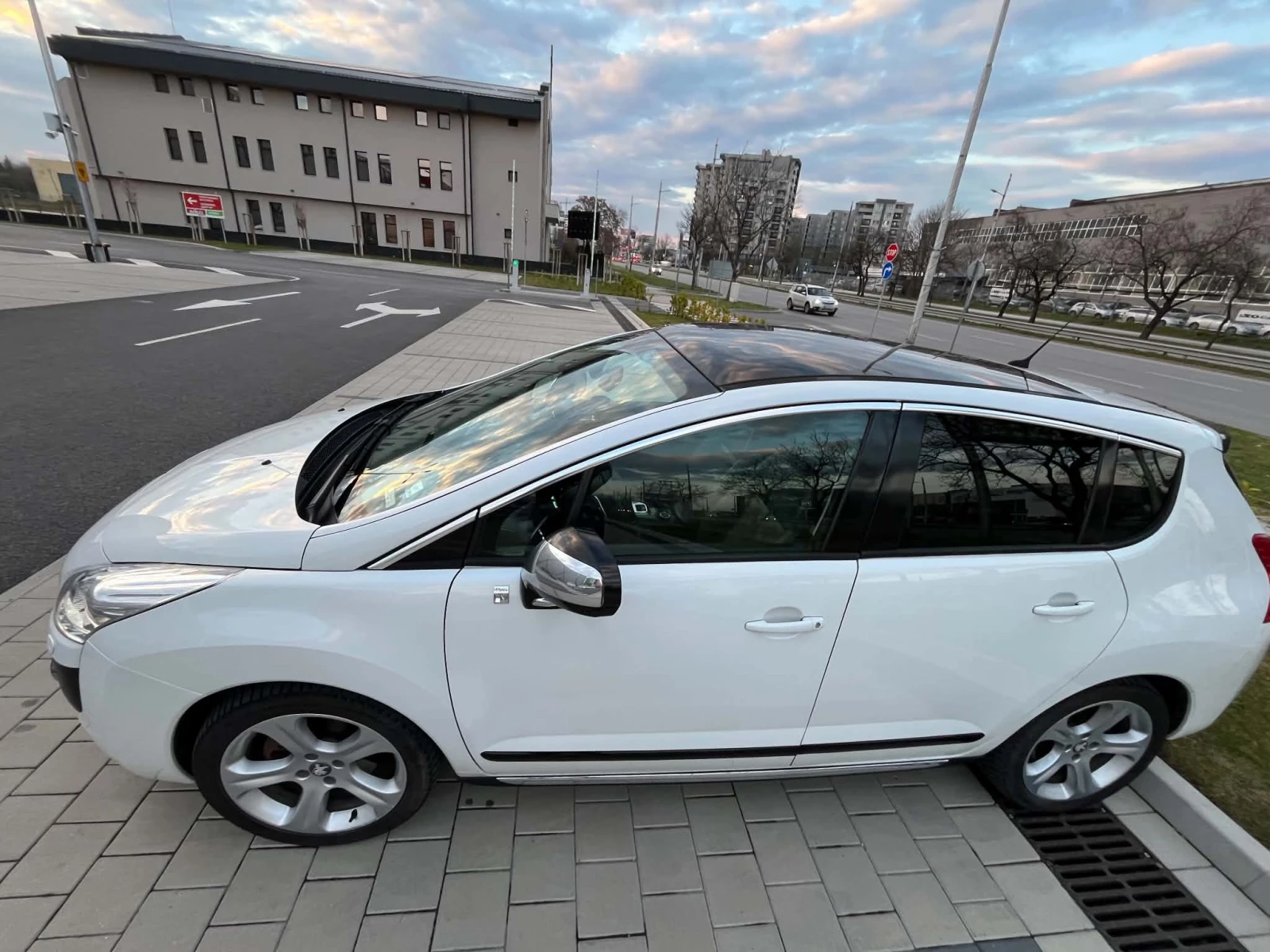Peugeot 3008 HYbrid4, снимка 2 - Автомобили и джипове - 54868929