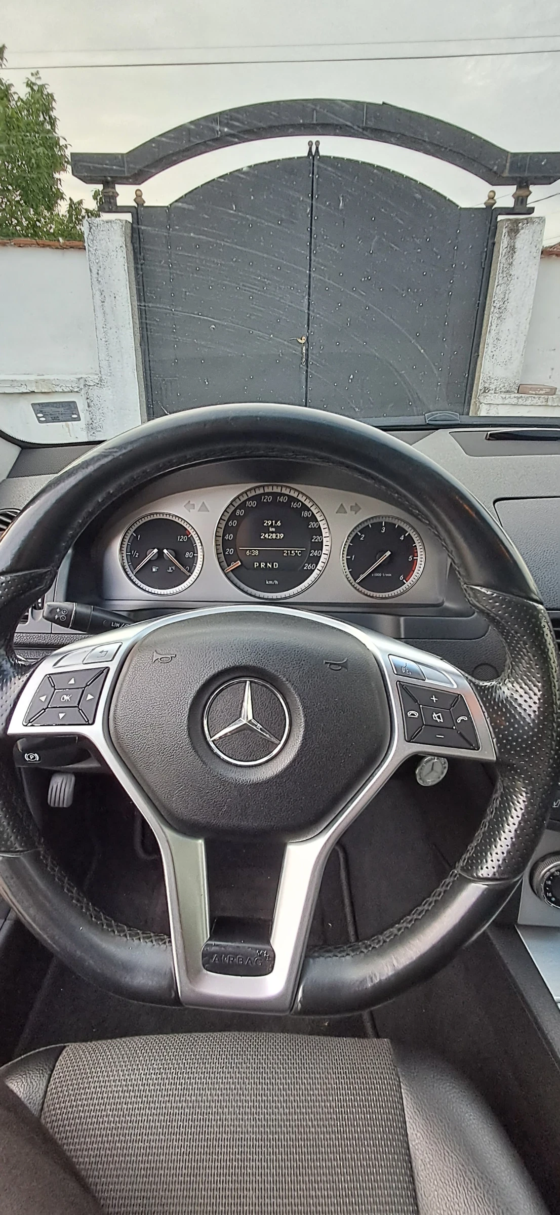 Mercedes-Benz C 320, снимка 9 - Автомобили и джипове - 54936311