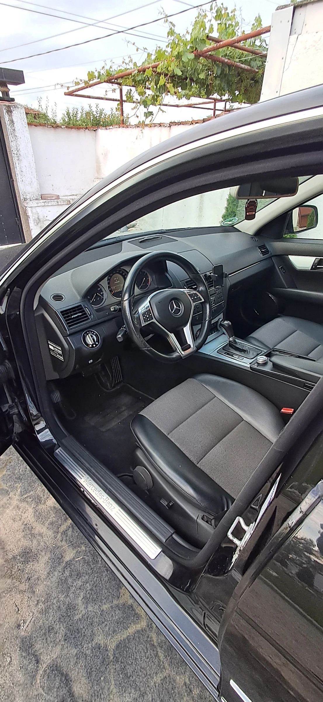 Mercedes-Benz C 320, снимка 15 - Автомобили и джипове - 54936311