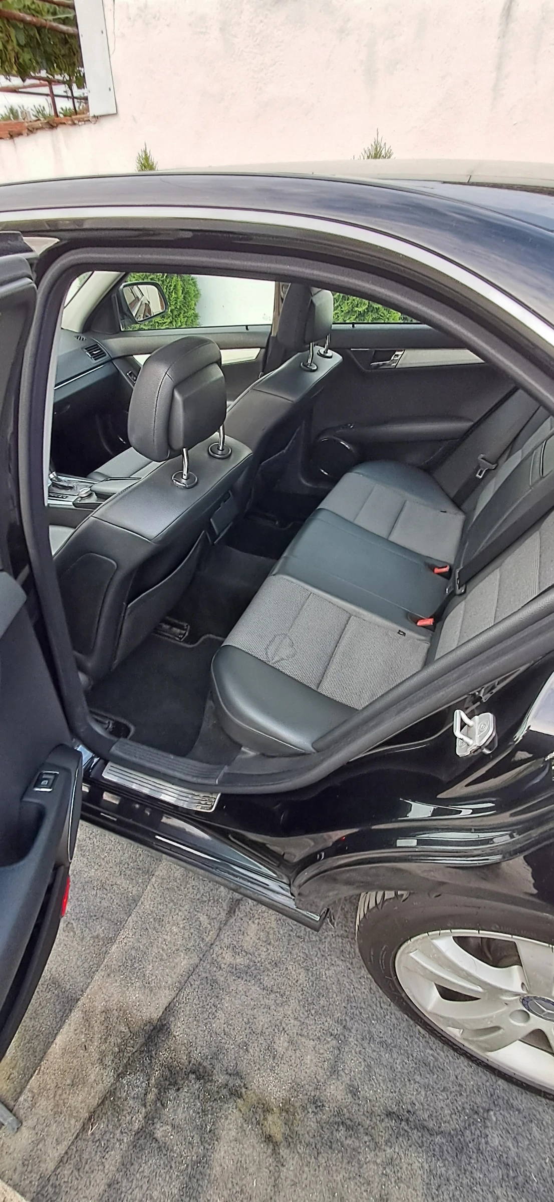 Mercedes-Benz C 320, снимка 13 - Автомобили и джипове - 54936311