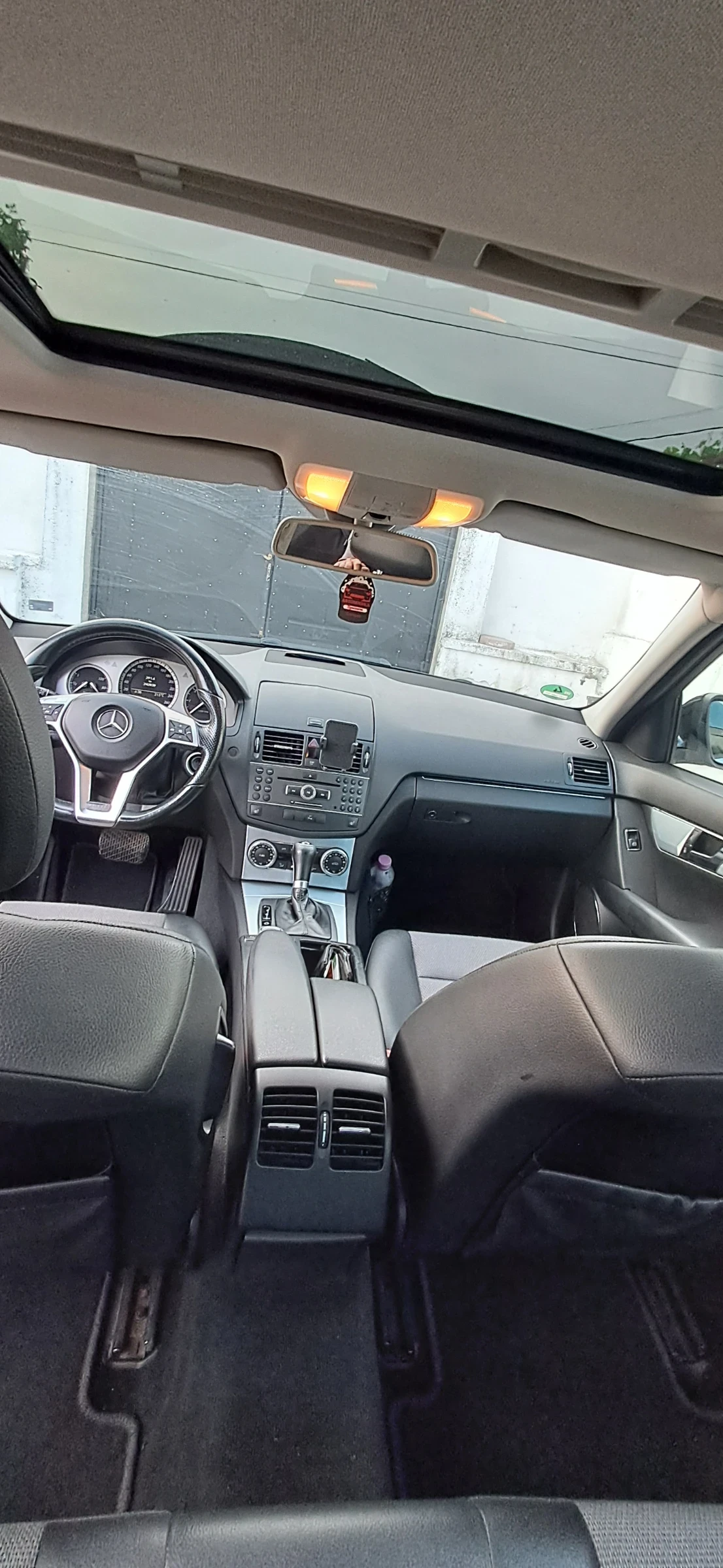 Mercedes-Benz C 320, снимка 11 - Автомобили и джипове - 54936311