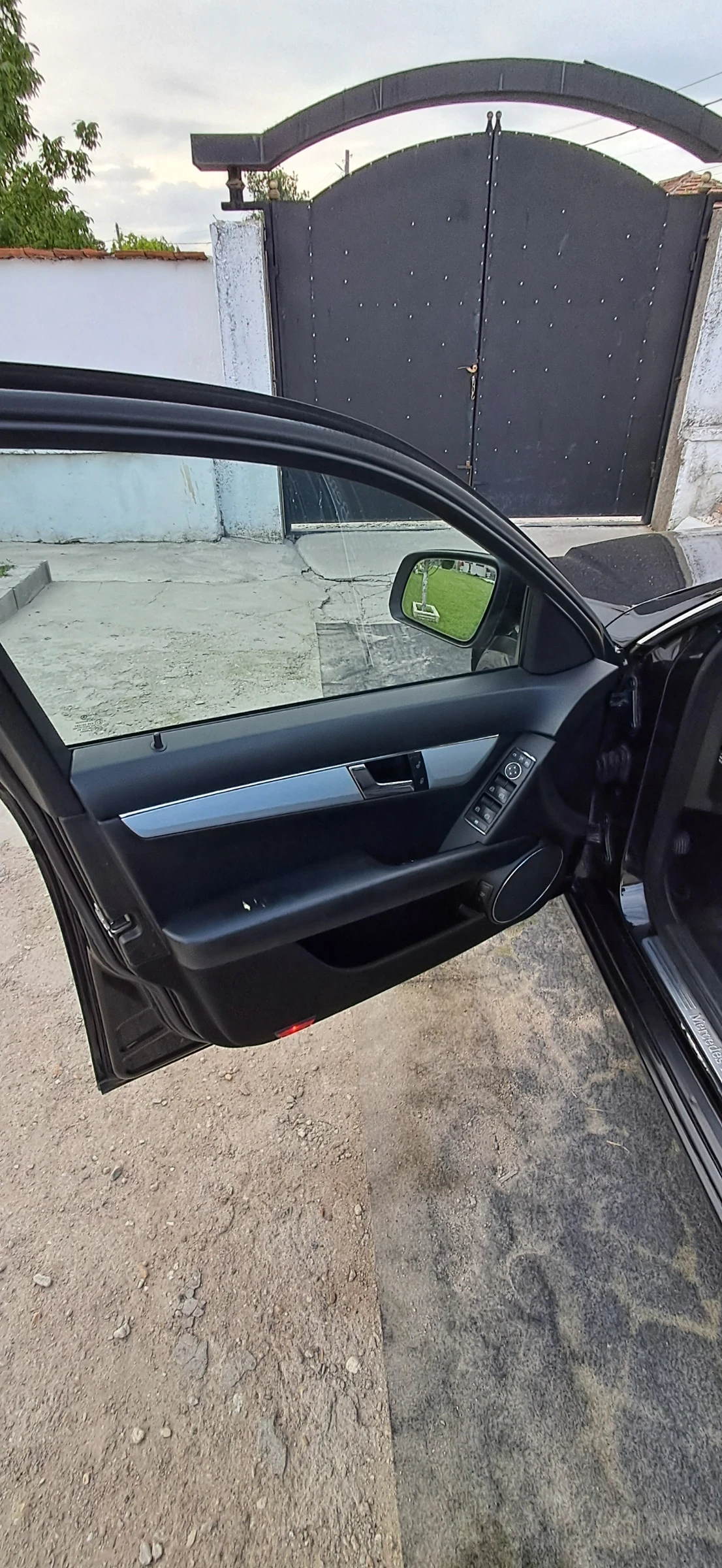 Mercedes-Benz C 320, снимка 10 - Автомобили и джипове - 54936311