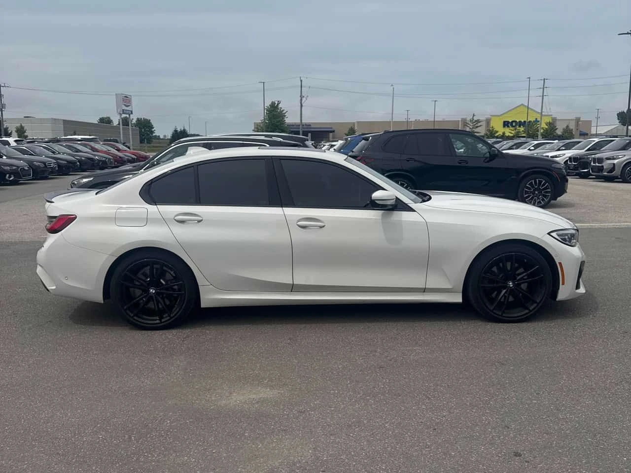 BMW 330 * 330i xDrive * CARFAX * ЦЕНА ДО БГ, снимка 4 - Автомобили и джипове - 55071372