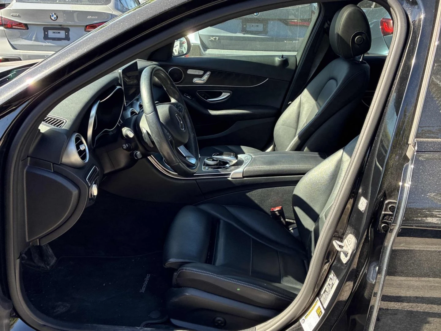 Mercedes-Benz C 300 AMG-pack* Keyless* Камера* Подгрев* Пано, снимка 6 - Автомобили и джипове - 56227904