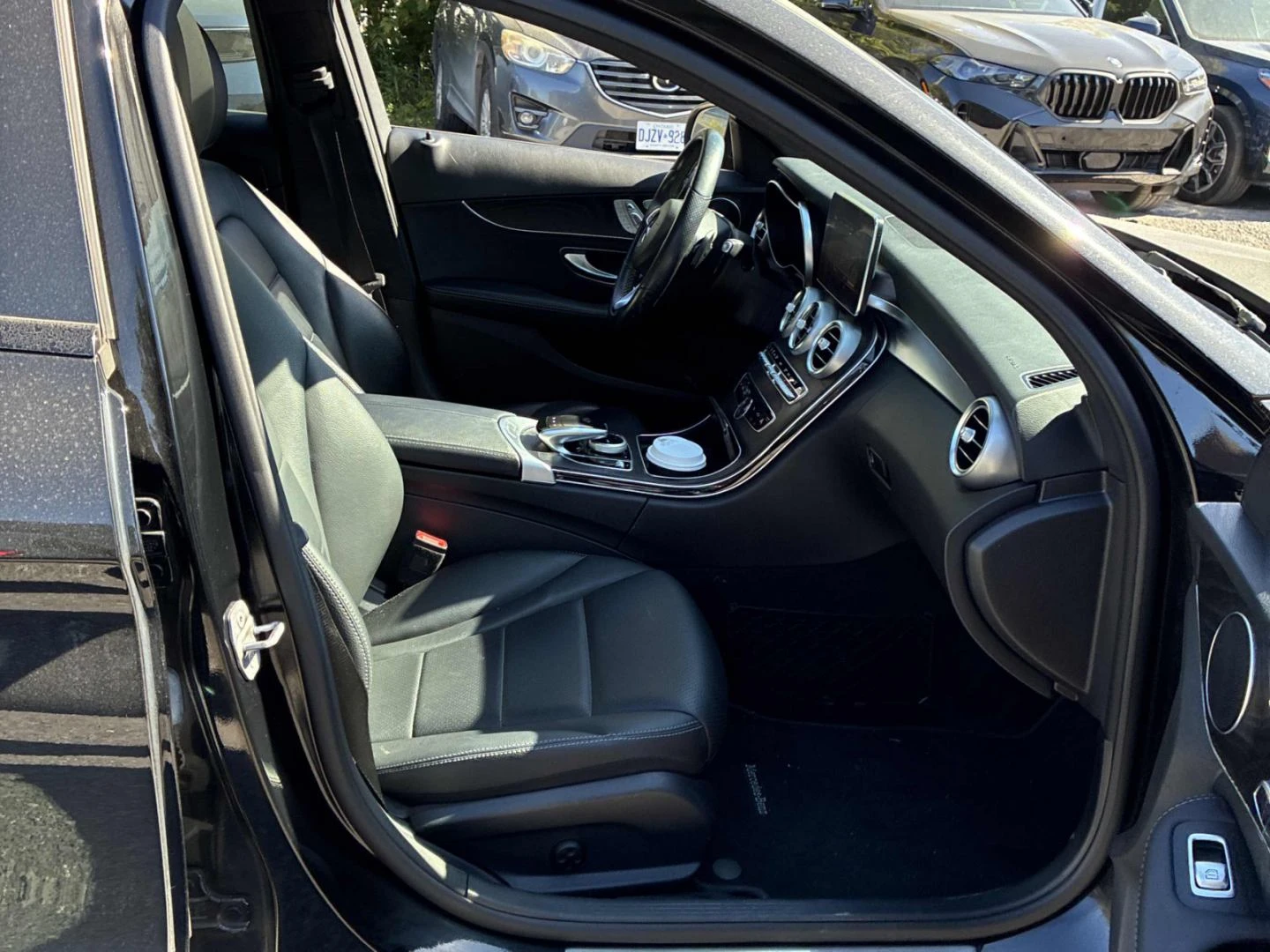 Mercedes-Benz C 300 AMG-pack* Keyless* Камера* Подгрев* Пано, снимка 12 - Автомобили и джипове - 56227904