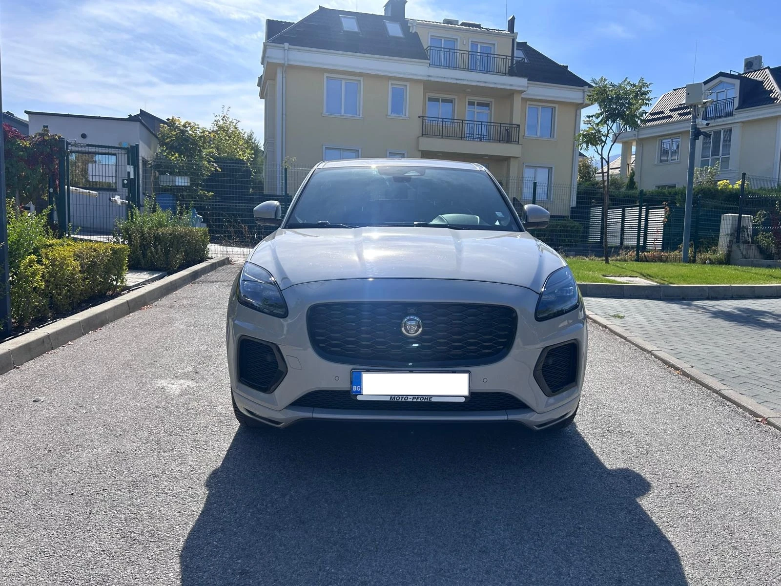 Jaguar E-pace P200 AWD R-Dynamic, снимка 2 - Автомобили и джипове - 56413189