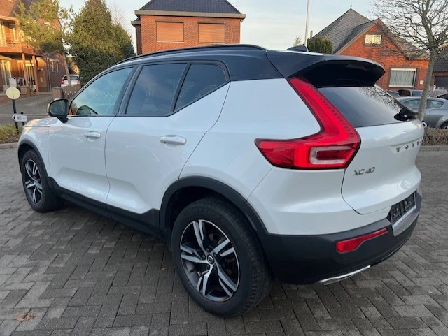 Volvo XC40 1.5 T3 R-Design , снимка 4 - Автомобили и джипове - 54331029