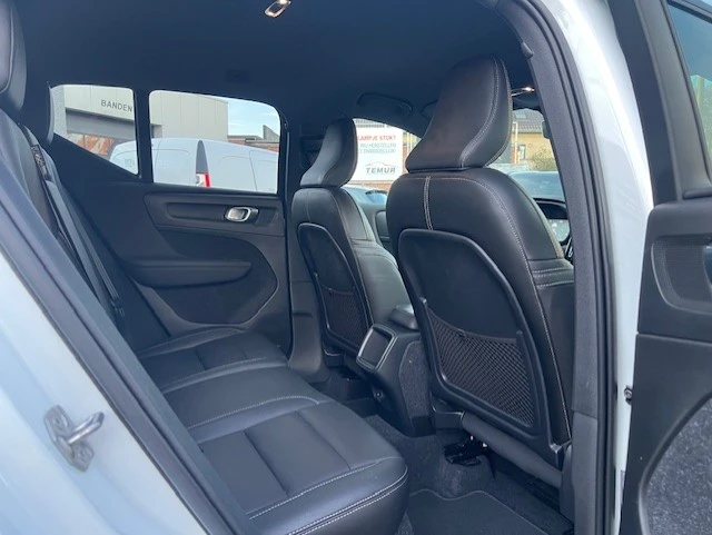 Volvo XC40 1.5 T3 R-Design , снимка 15 - Автомобили и джипове - 54331029