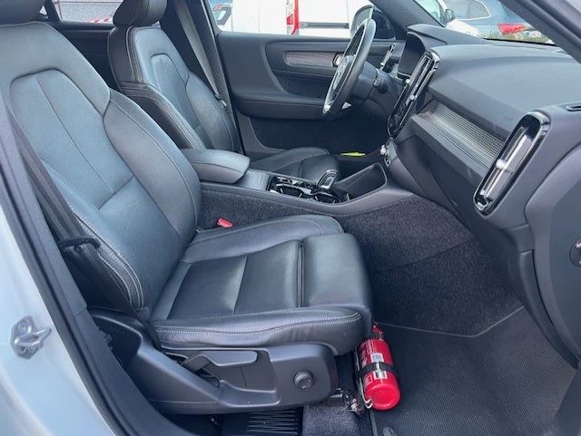 Volvo XC40 1.5 T3 R-Design , снимка 11 - Автомобили и джипове - 54331029