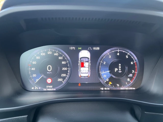 Volvo XC40 1.5 T3 R-Design , снимка 12 - Автомобили и джипове - 54331029