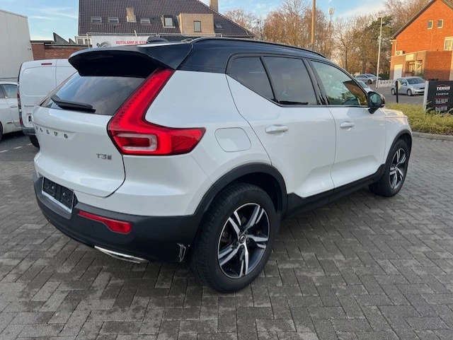 Volvo XC40 1.5 T3 R-Design , снимка 2 - Автомобили и джипове - 54331029