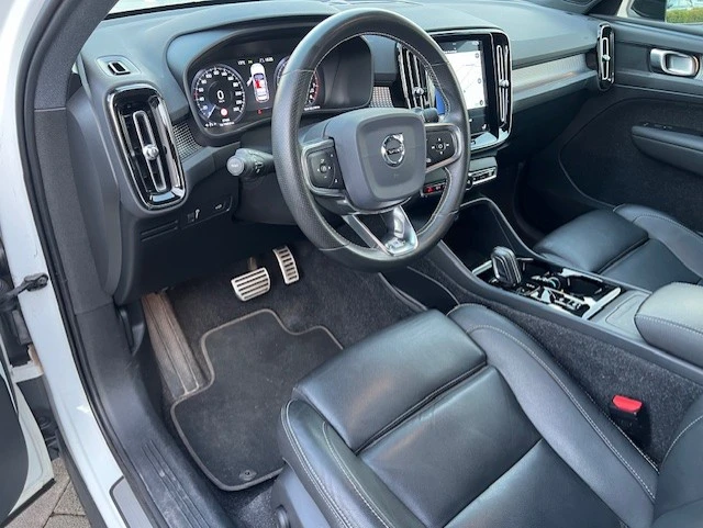 Volvo XC40 1.5 T3 R-Design , снимка 7 - Автомобили и джипове - 54331029