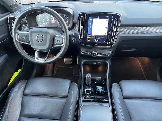 Volvo XC40 1.5 T3 R-Design , снимка 9 - Автомобили и джипове - 54331029