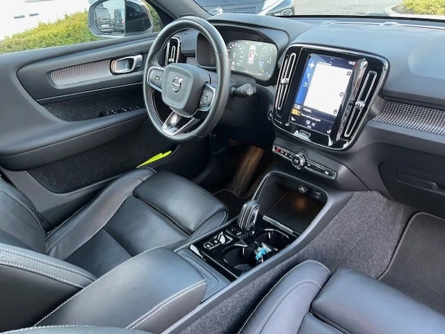 Volvo XC40 1.5 T3 R-Design , снимка 10 - Автомобили и джипове - 54331029