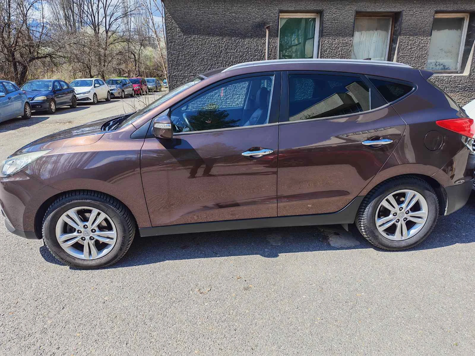 Hyundai IX35 2.0 CRDI, снимка 4 - Автомобили и джипове - 54135500