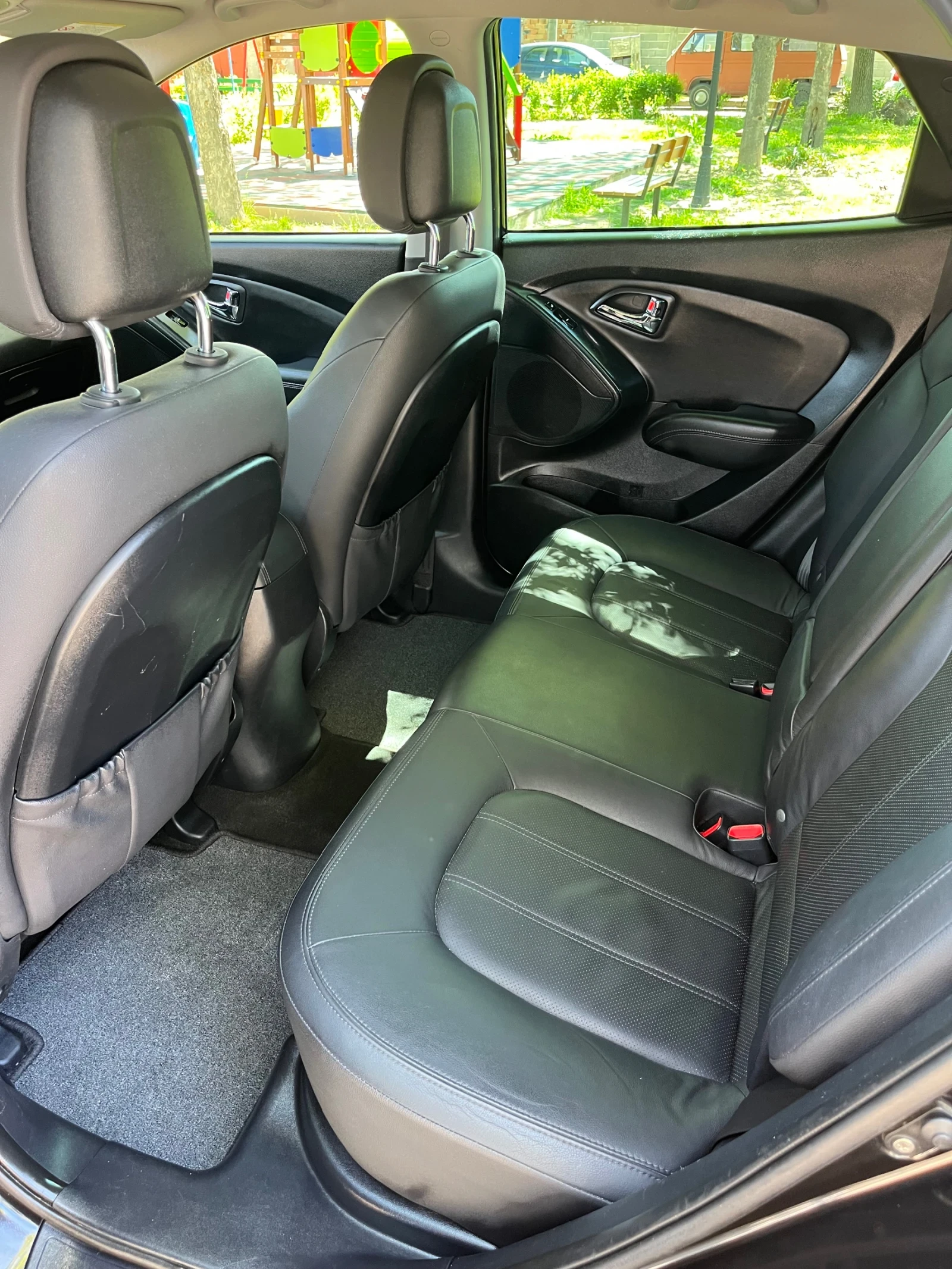 Hyundai IX35 2.0 disel full paket, снимка 8 - Автомобили и джипове - 54334912