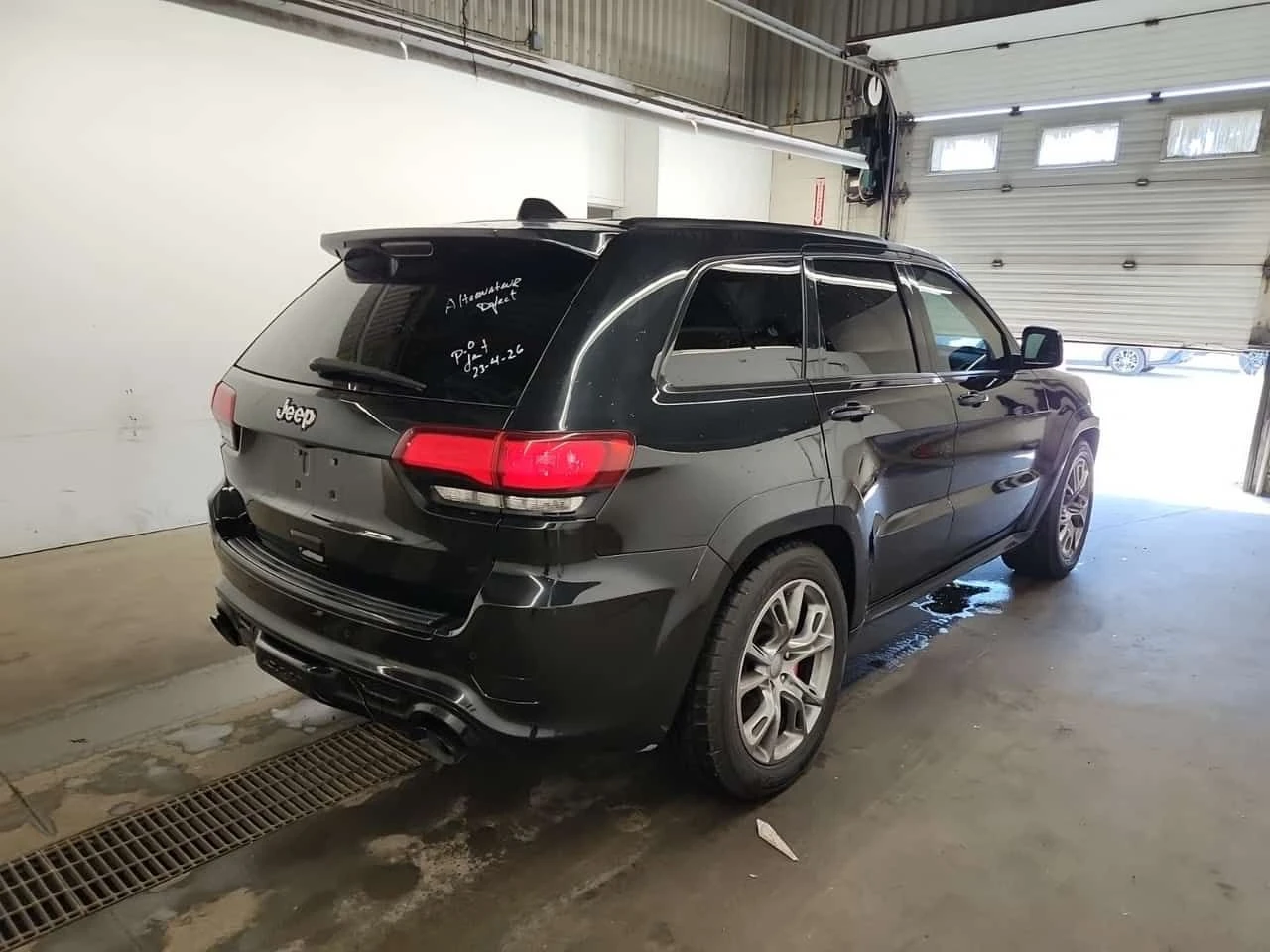 Jeep Grand cherokee SRT8 * ДИСТРОНИК* АЛКАНТАРА* ОБДУХВАНЕ* , снимка 5 - Автомобили и джипове - 54340572