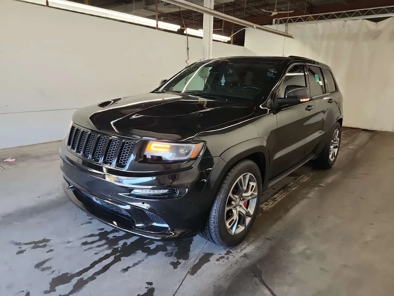 Jeep Grand cherokee SRT8 * ДИСТРОНИК* АЛКАНТАРА* ОБДУХВАНЕ* 